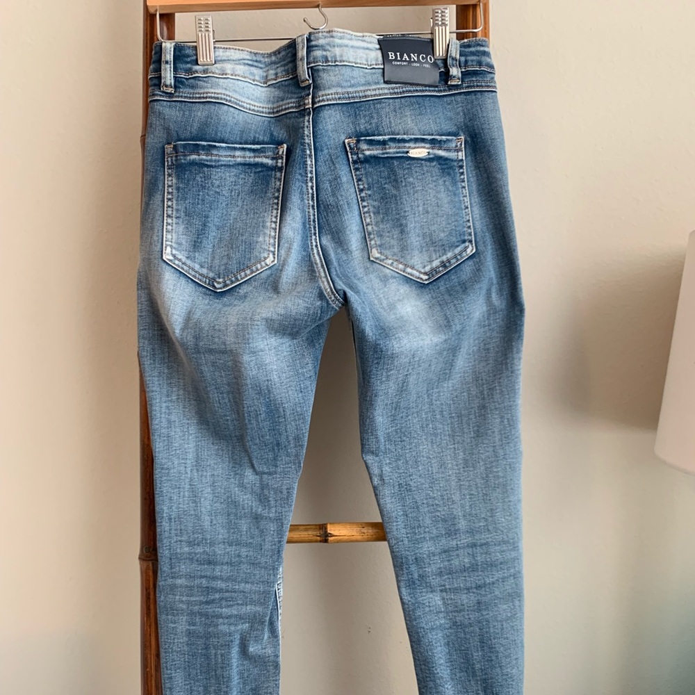 Frayed Ankle Skinny Jeans